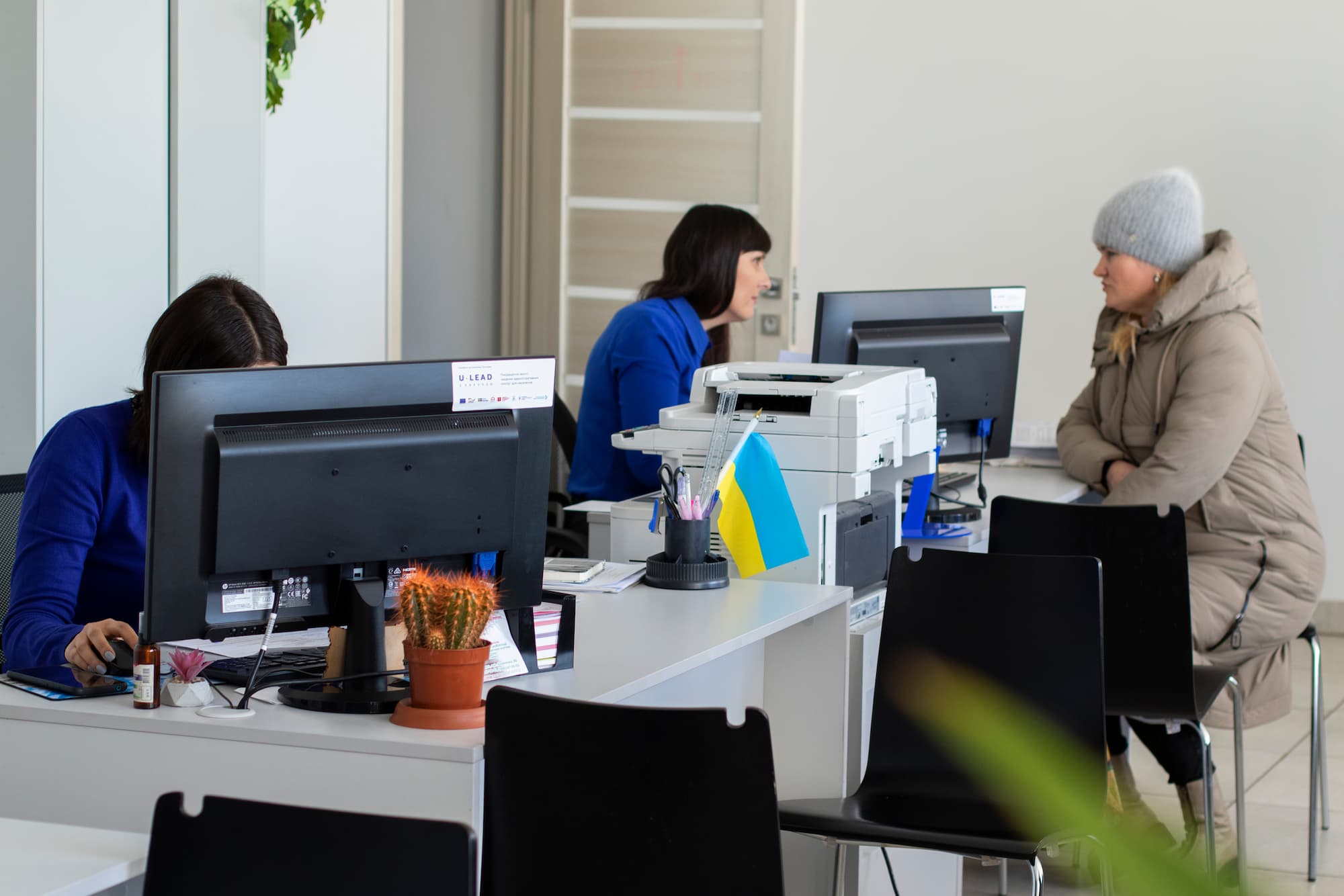 Працівники і відвідувачі Центру надання адміністративних послуг
